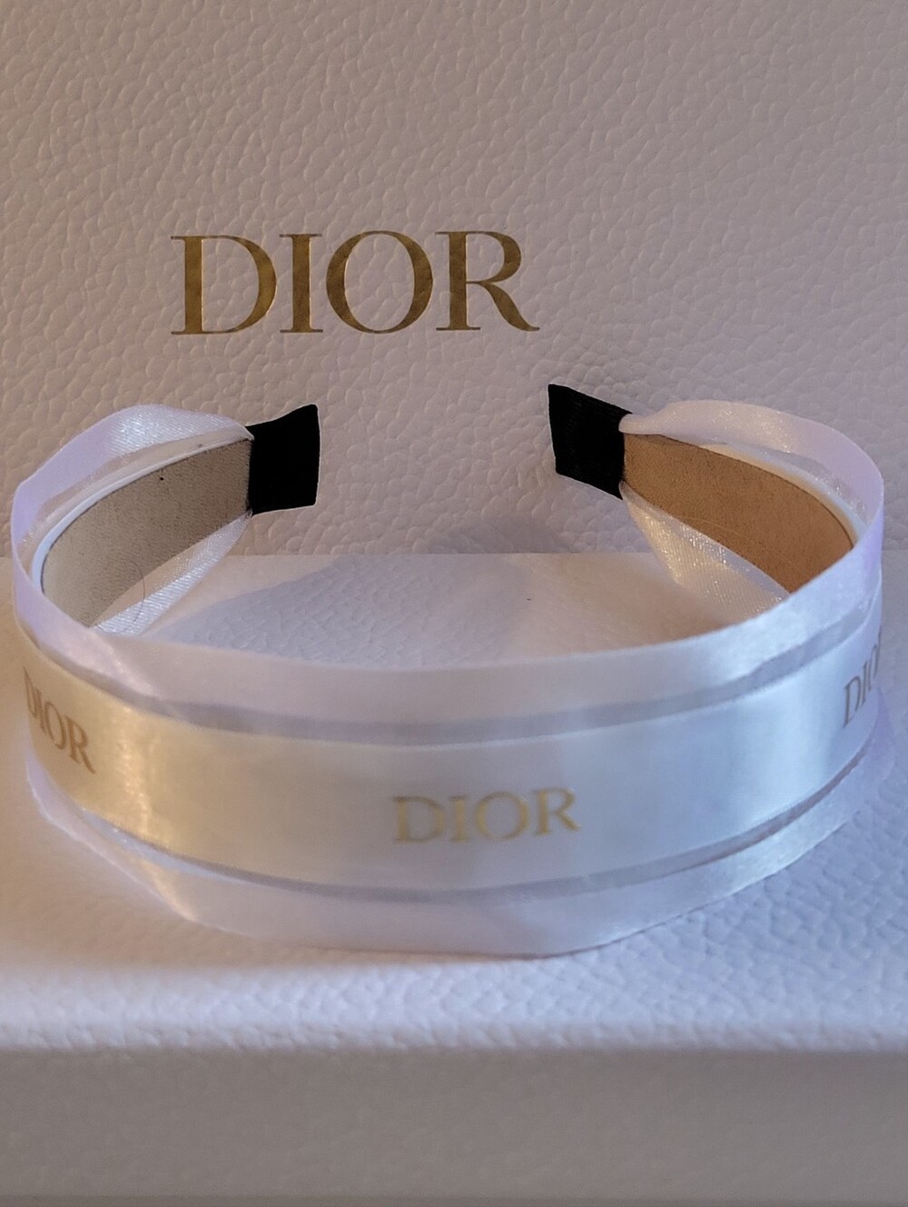 Dior White & Gold Ribbon - Picture 4 of 11